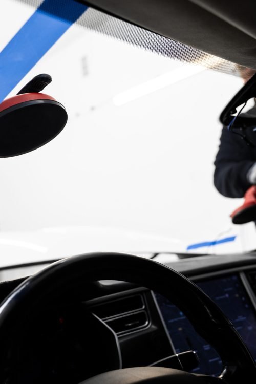 technician-replacing-automobile-windshield-in-auto-2026-04-04-23-42-23-utc